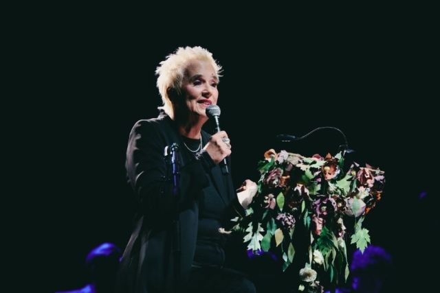 Dear-Everything-Concert-110-resized